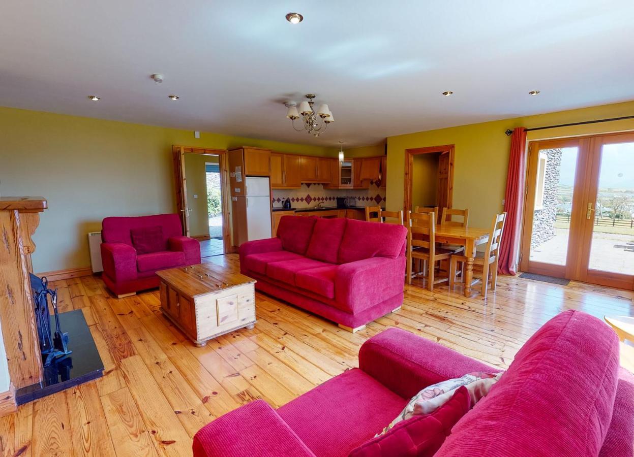 Dingle Courtyard Cottages 4 Bed By Trident Holiday Homes Exterior photo