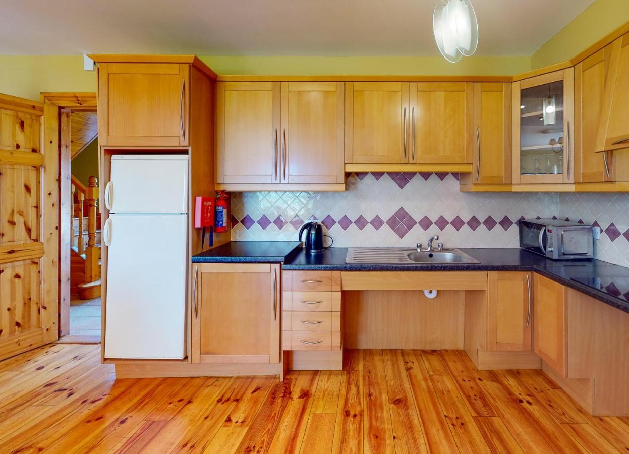 Dingle Courtyard Cottages 4 Bed By Trident Holiday Homes Exterior photo