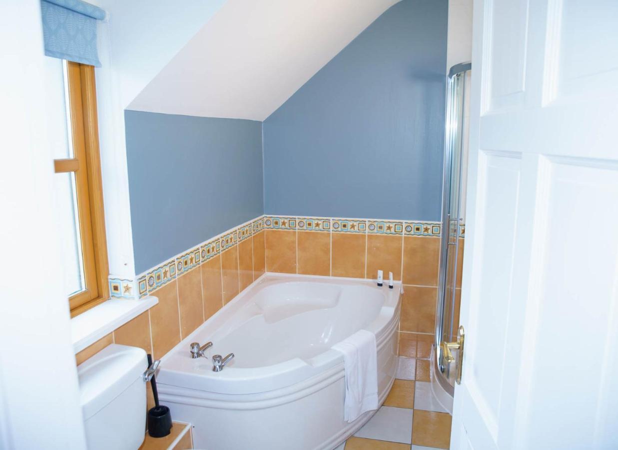 Dingle Courtyard Cottages 4 Bed By Trident Holiday Homes Exterior photo